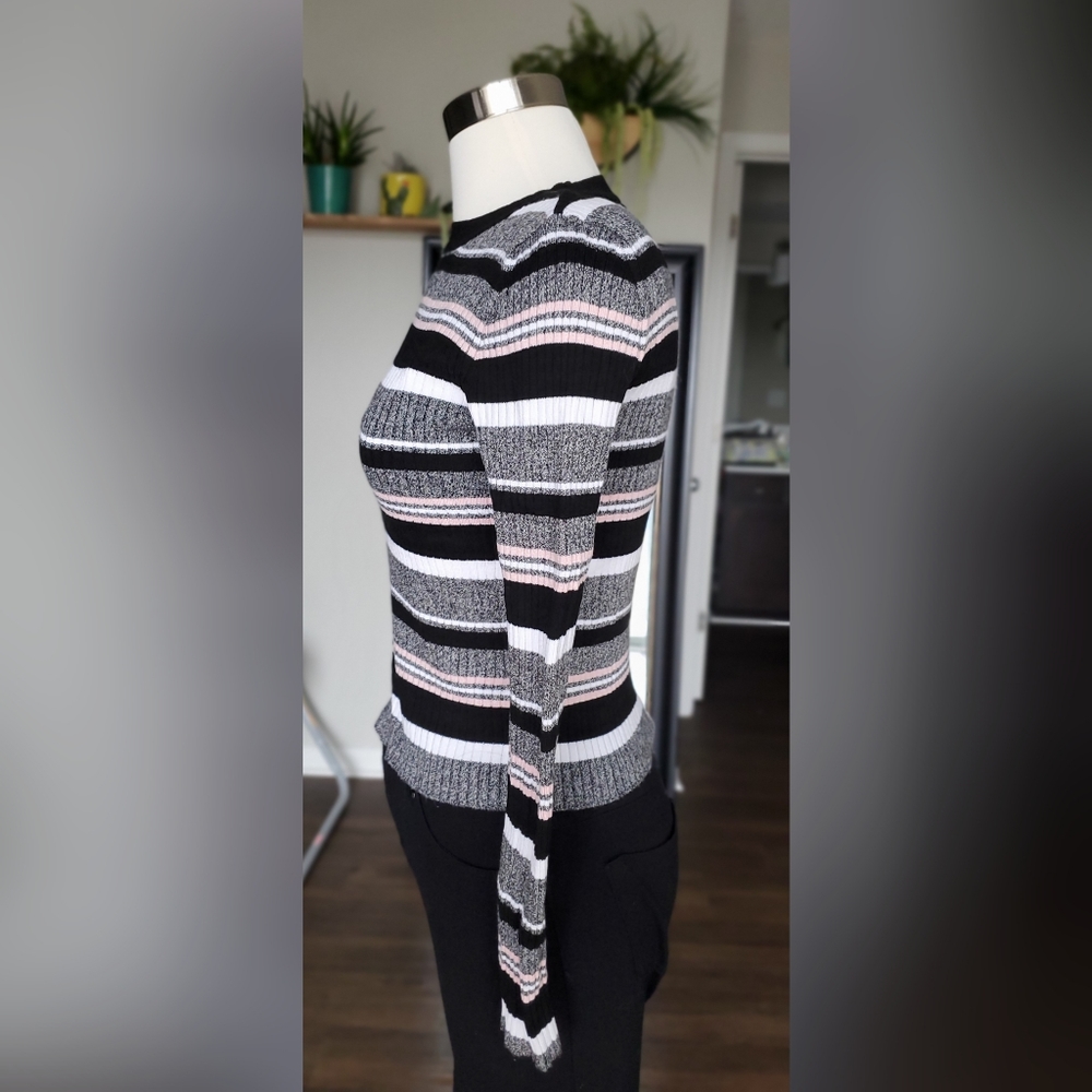 Sweater - Picture 3 of 4